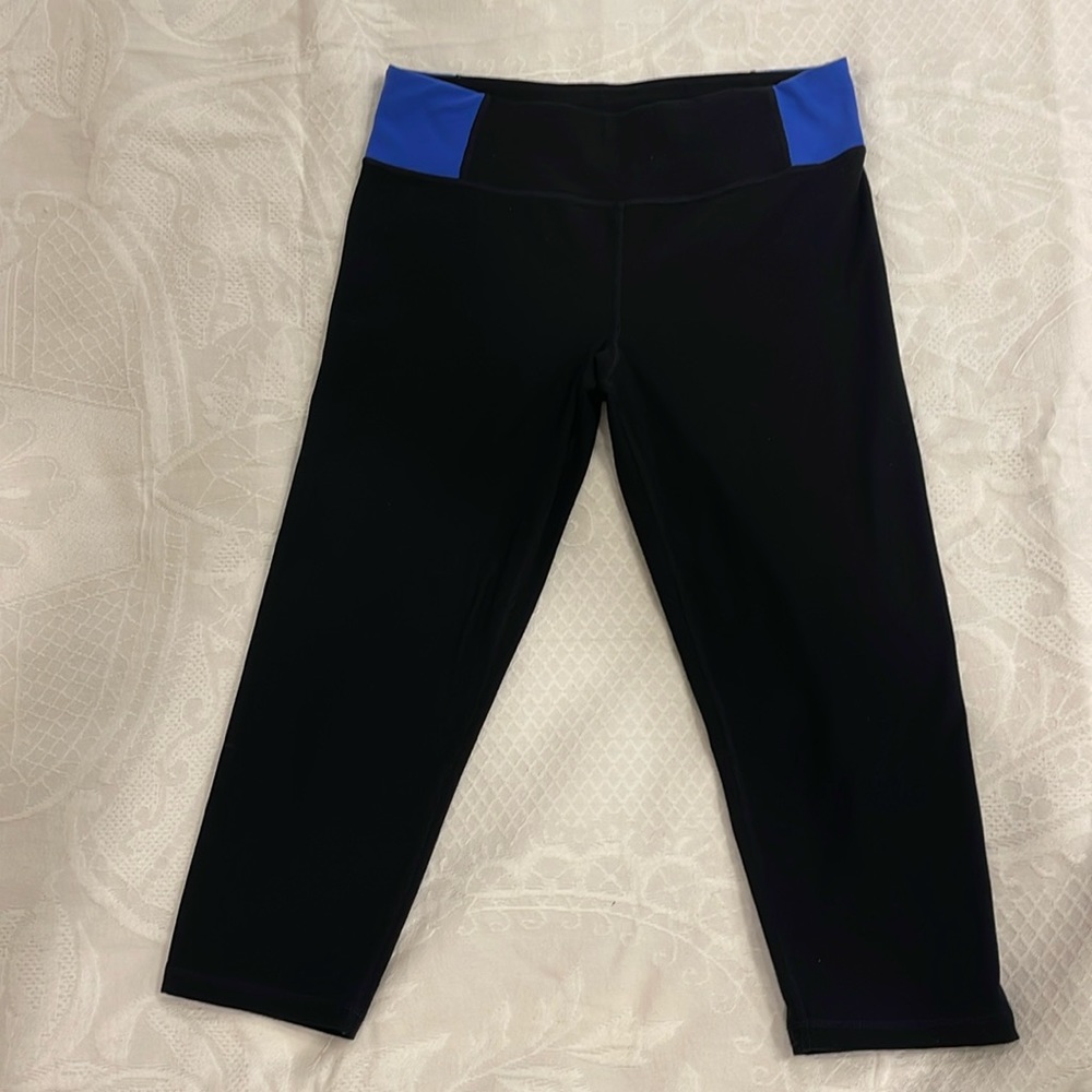Women’s Calvin Klein Performance capri 28 inch legging. GUC. Size Medium.